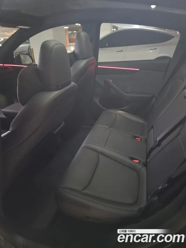 Tesla Model Y 2026 thumb 7