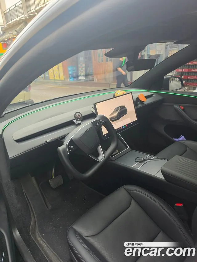 Tesla Model Y 2026 thumb 8