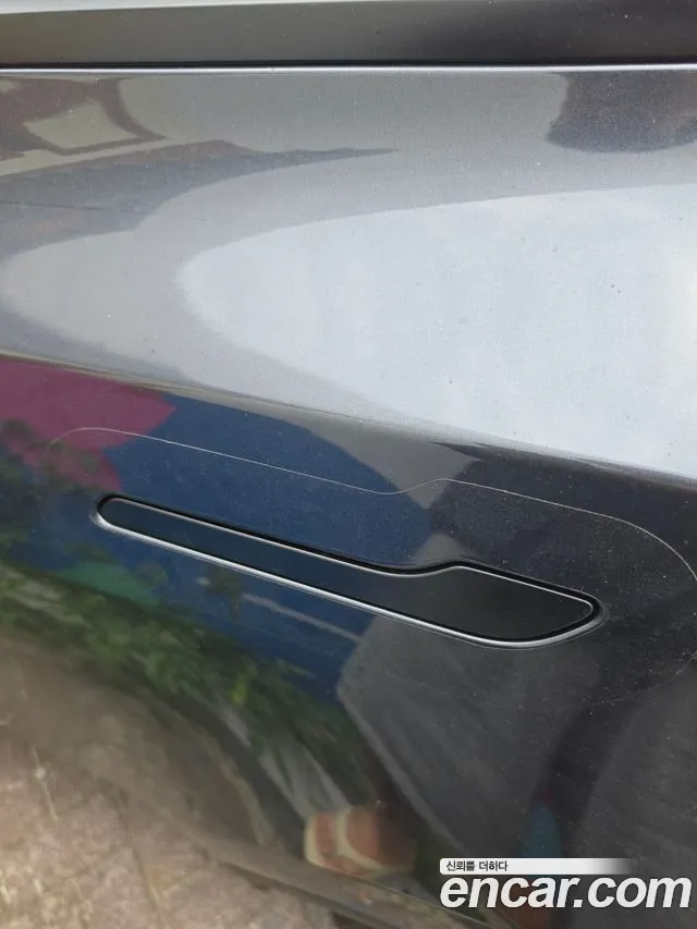 Tesla Model Y 2026 thumb 9
