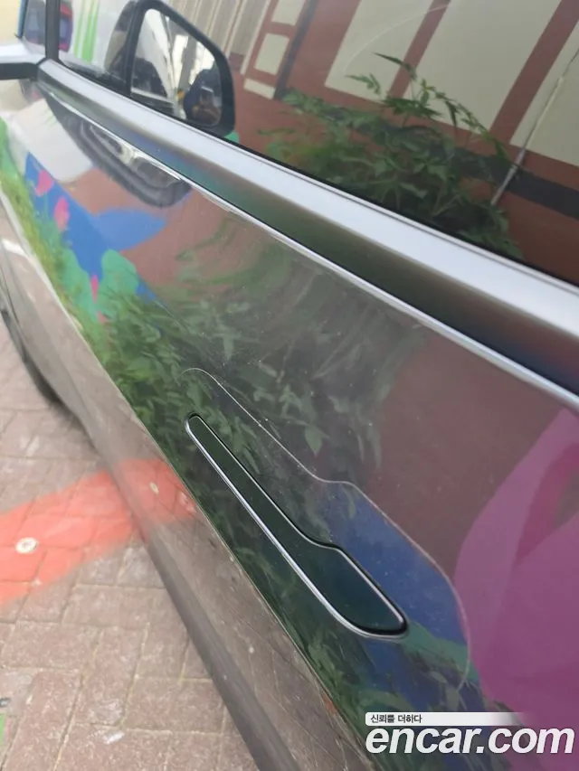 Tesla Model Y 2026 thumb 10
