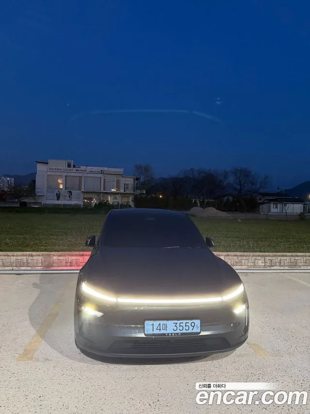 Tesla Model Y 2026 thumb 11
