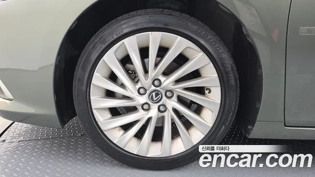 Lexus ES 2023 thumb 5