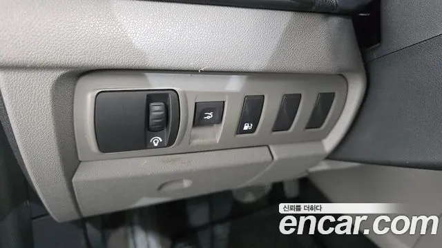 Renault-KoreaSamsung Fluence 2011 thumb 12