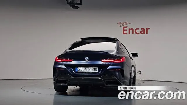 BMW 8-Series 2022 thumb 3