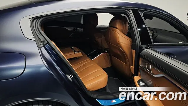 BMW 8-Series 2022 thumb 11
