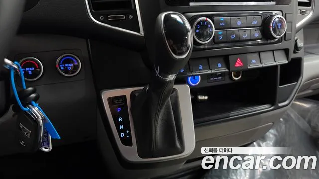 Hyundai Staria 2024 thumb 9