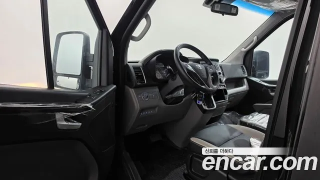 Hyundai Staria 2024 thumb 10