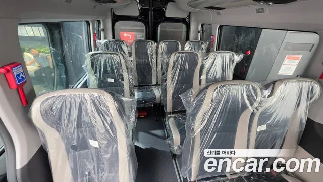Hyundai Staria 2024 thumb 11