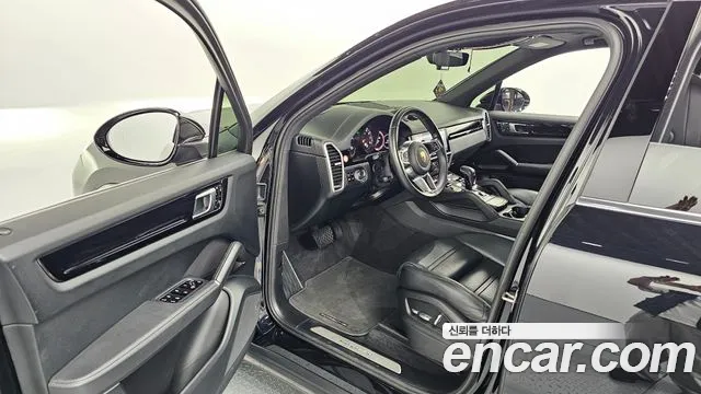 Porsche Cayenne 2019 thumb 10