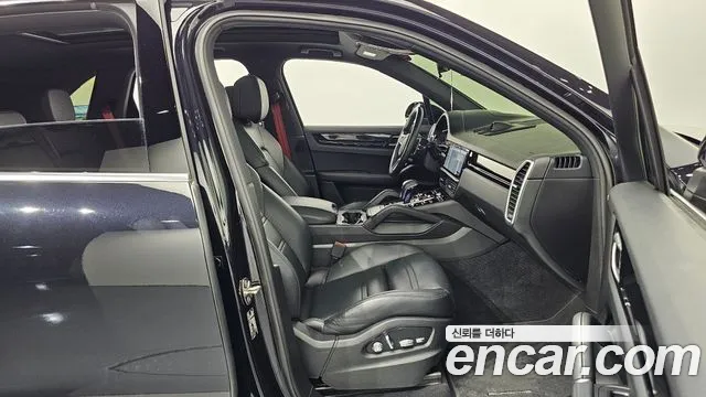 Porsche Cayenne 2019 thumb 11