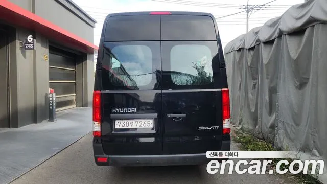 Hyundai Staria 2024 thumb 4