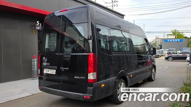 Hyundai Staria 2024 thumb 2