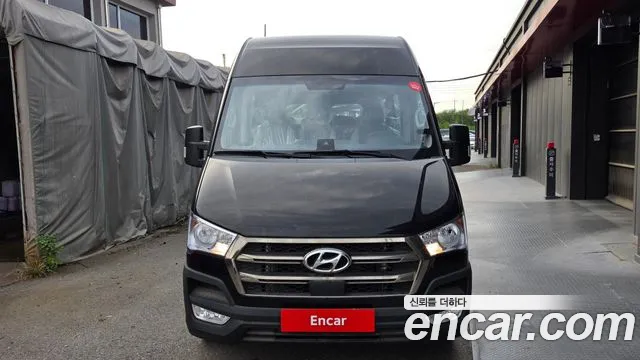 Hyundai Staria 2024 thumb 3