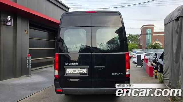 Hyundai Staria 2024 thumb 4