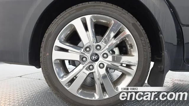Hyundai Staria 2024 thumb 5