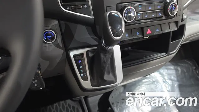 Hyundai Staria 2024 thumb 9