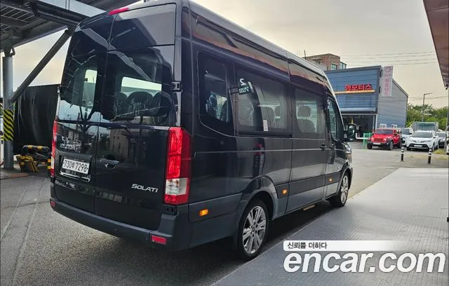 Hyundai Staria 2024 thumb 2