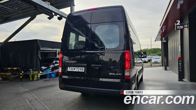 Hyundai Staria 2024 thumb 4