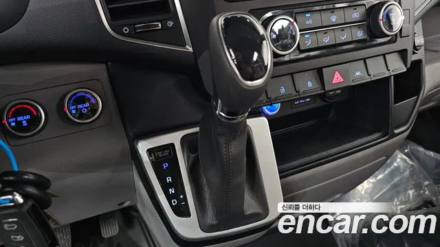 Hyundai Staria 2024 thumb 9