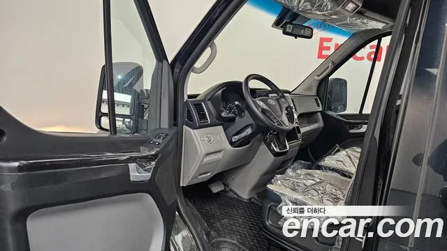 Hyundai Staria 2024 thumb 10