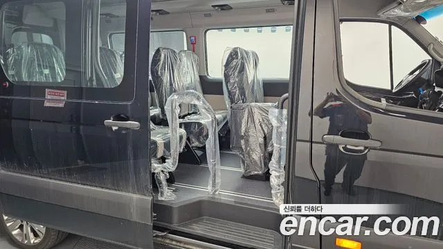 Hyundai Staria 2024 thumb 11