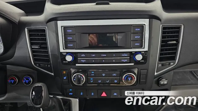 Hyundai Staria 2024 thumb 12