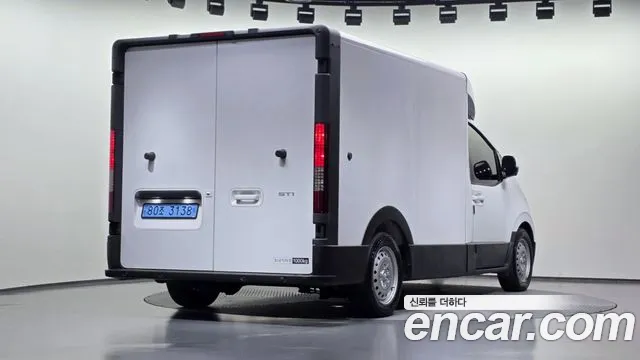 Hyundai Staria 2024 thumb 2