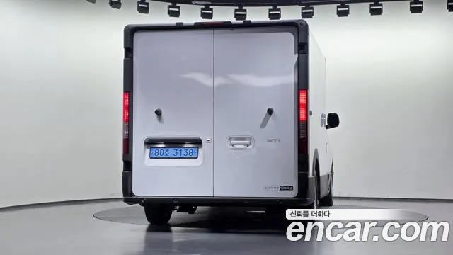 Hyundai Staria 2024 thumb 4