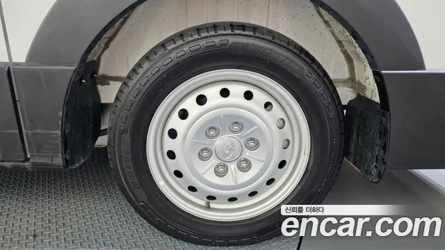 Hyundai Staria 2024 thumb 5