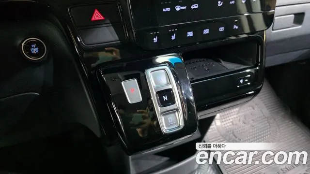 Hyundai Staria 2024 thumb 9