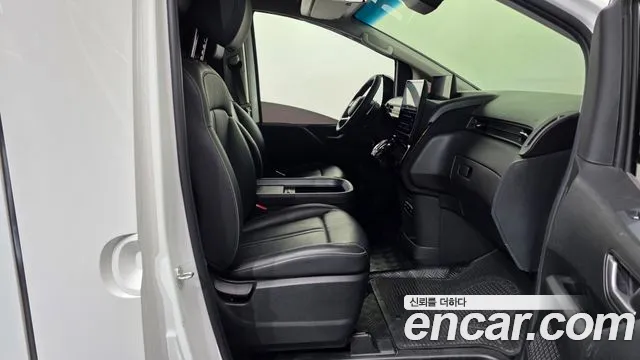 Hyundai Staria 2024 thumb 11