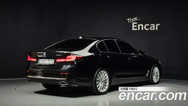BMW 5-Series 2022 thumb 2