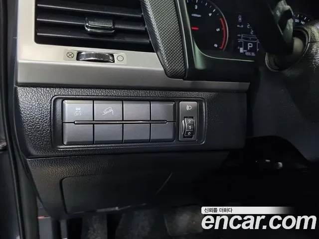 KG_Mobility_Ssangyong Rexton 2018 thumb 5
