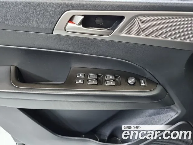 KG_Mobility_Ssangyong Rexton 2018 thumb 7