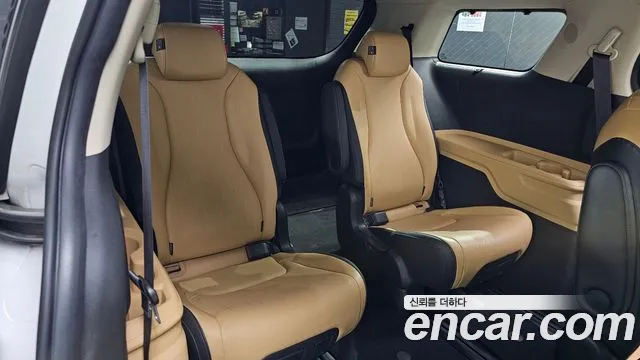 Kia Carnival 2021 thumb 11