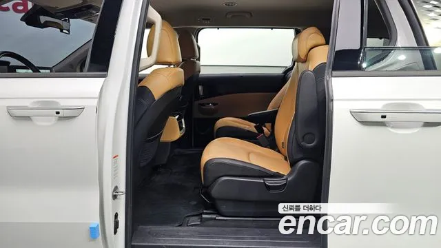 Kia Carnival 2021 thumb 12