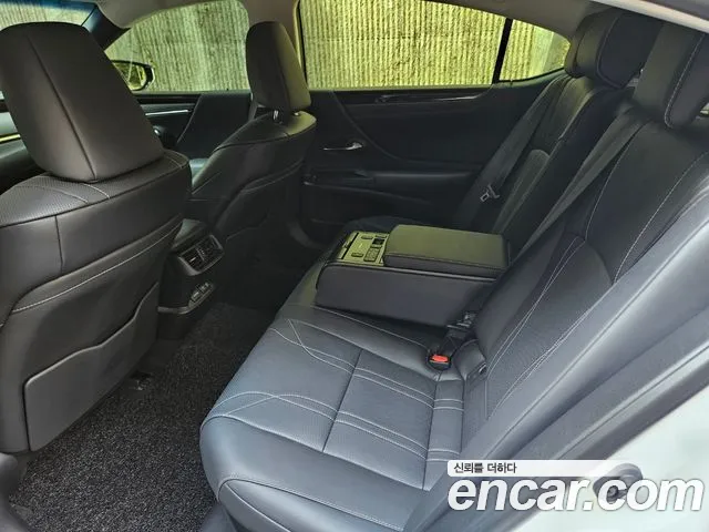 Lexus ES 2019 thumb 6