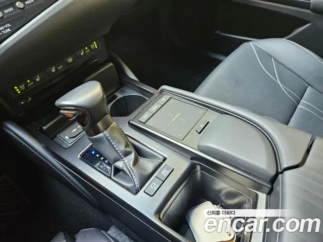 Lexus ES 2019 thumb 10