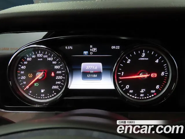 Mercedes-Benz E-Класс 2016 thumb 9