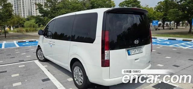 Hyundai Staria 2025 thumb 2