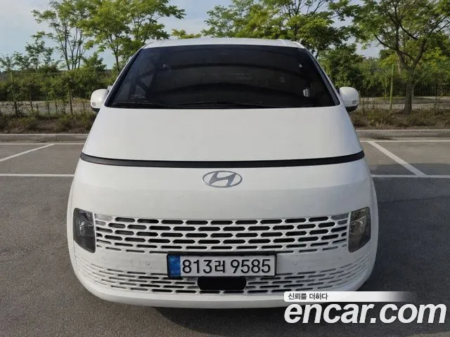 Hyundai Staria 2025 thumb 3