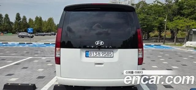 Hyundai Staria 2025 thumb 4