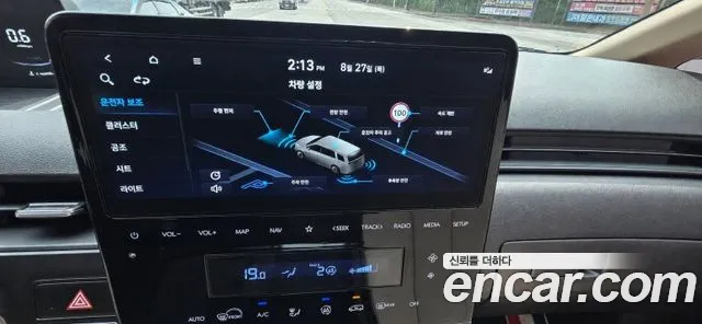 Hyundai Staria 2025 thumb 6