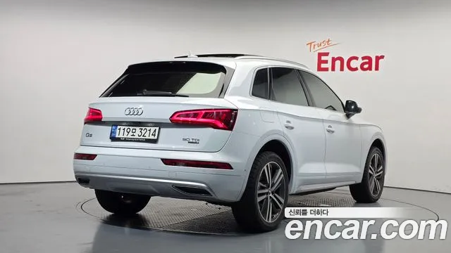 Audi Q5 2020 thumb 2