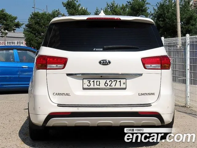Kia Carnival 2017 thumb 4
