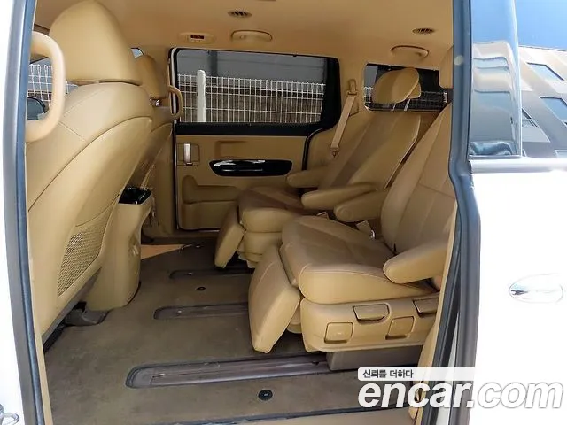 Kia Carnival 2017 thumb 6