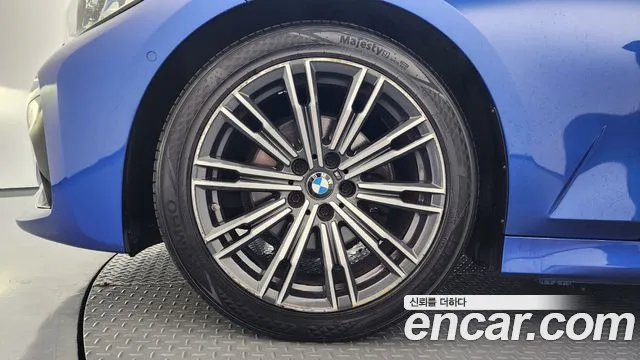 BMW 3-Series 2020 thumb 5