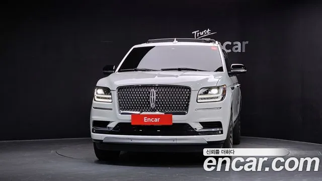 Lincoln Navigator 2021 thumb 3