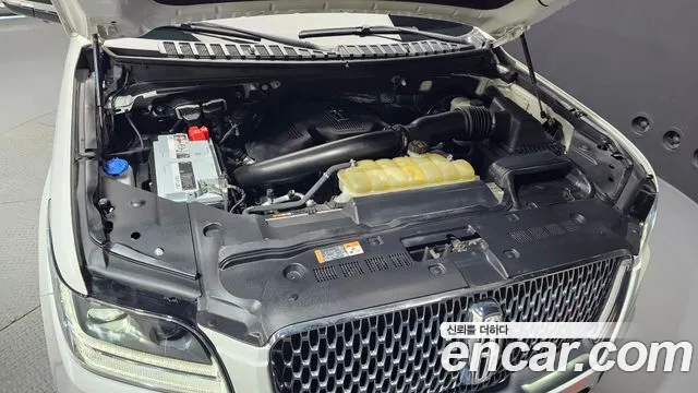 Lincoln Navigator 2021 thumb 6