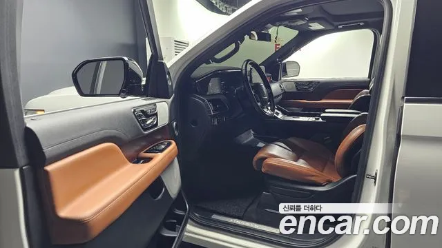 Lincoln Navigator 2021 thumb 10